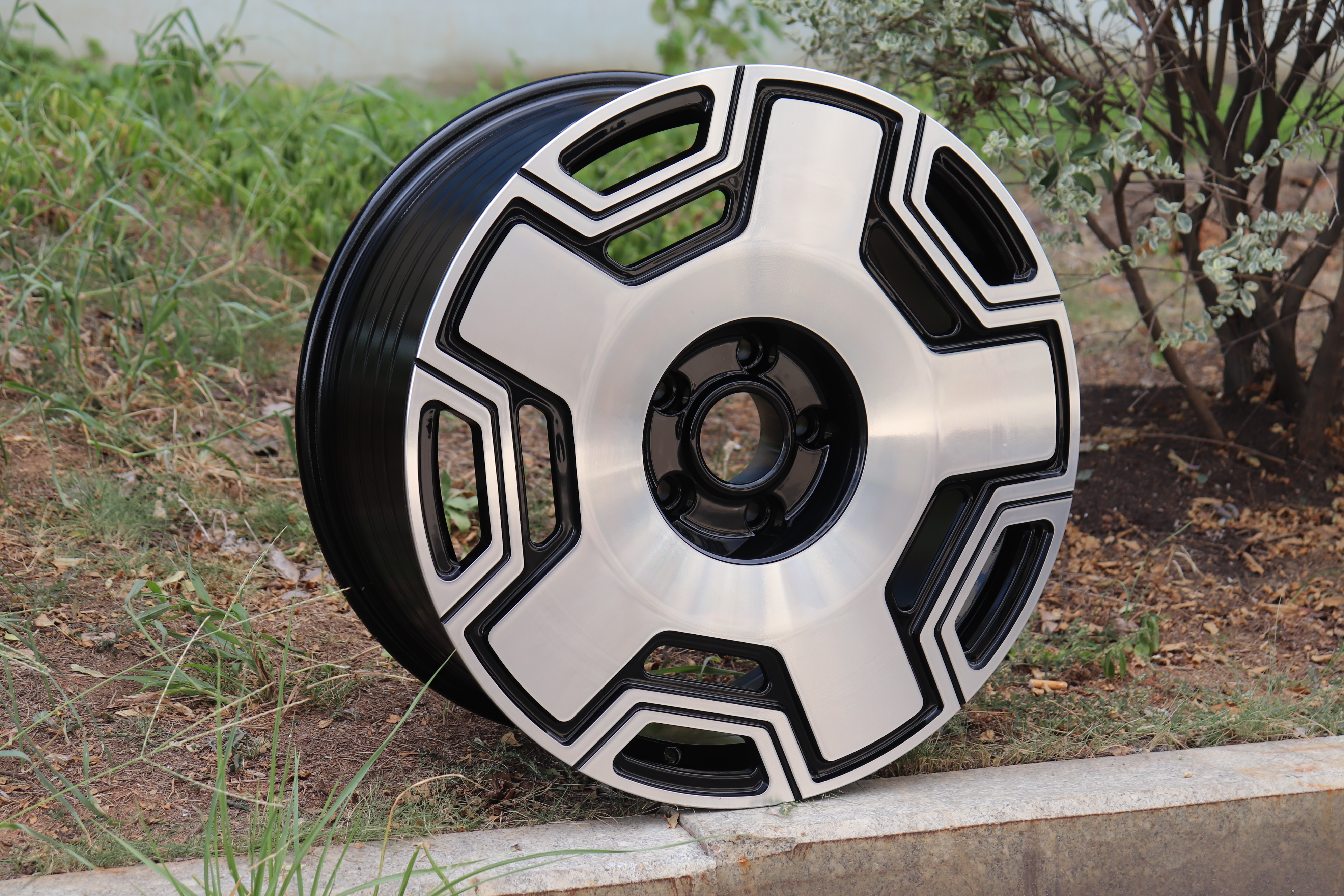 Cirrus S450 Black Machined Face alloy wheel