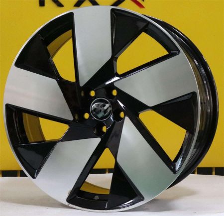 Lumina S225 Black Machined Face alloy wheel