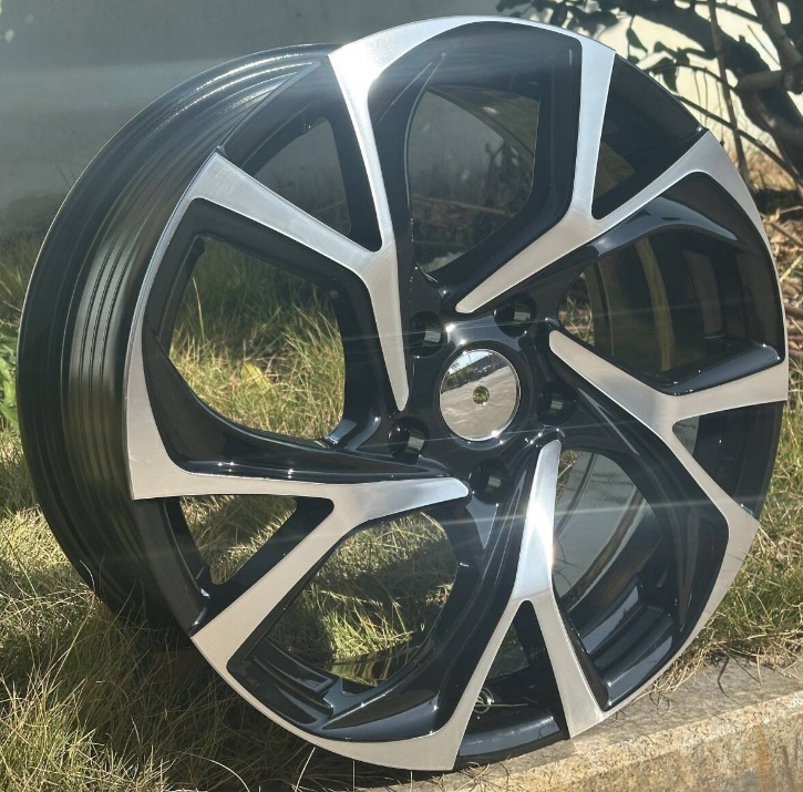 Quartz S405 Black Machined Face alloy wheel